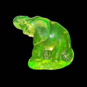 1930s Uranium Glass Elephant Figurine - Yellow UV Light Vaseline Glass Animal - Glowing Fluorescent Depressive Glass Collectible