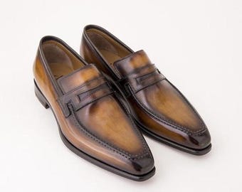 Mocasines de piel marrón hechos a mano, zapatos de vestir con pátina de bosque