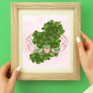 Karte von Irland Wandkunst mit rosa Claddagh Ring - Innen- / Außendekor irische Karte mit rosa Claddagh, Shamrock und rosa Claddagh Designplakat