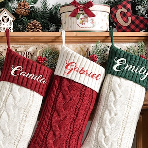 Personalisierter Weihnachtsstrumpf: Gestickter Name, Weihnachtsdekor