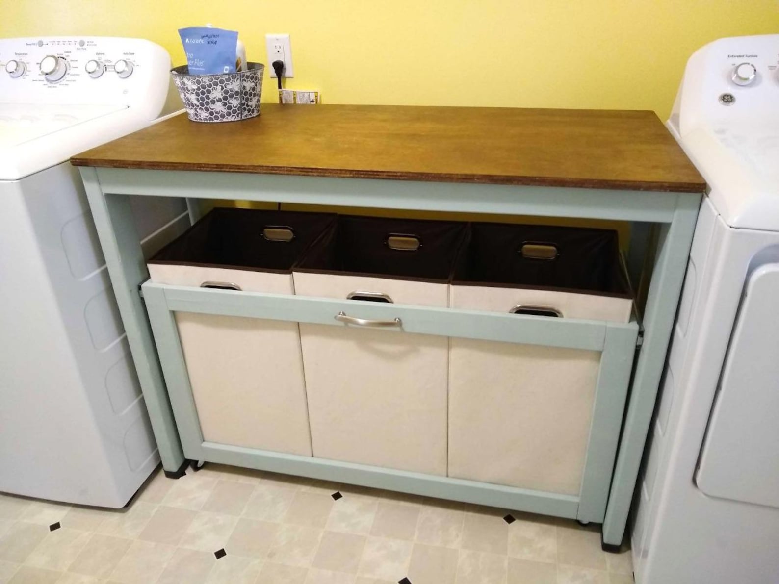 DIY Laundry Table Plan: Folding Station & Storage (PDF Download) - Etsy