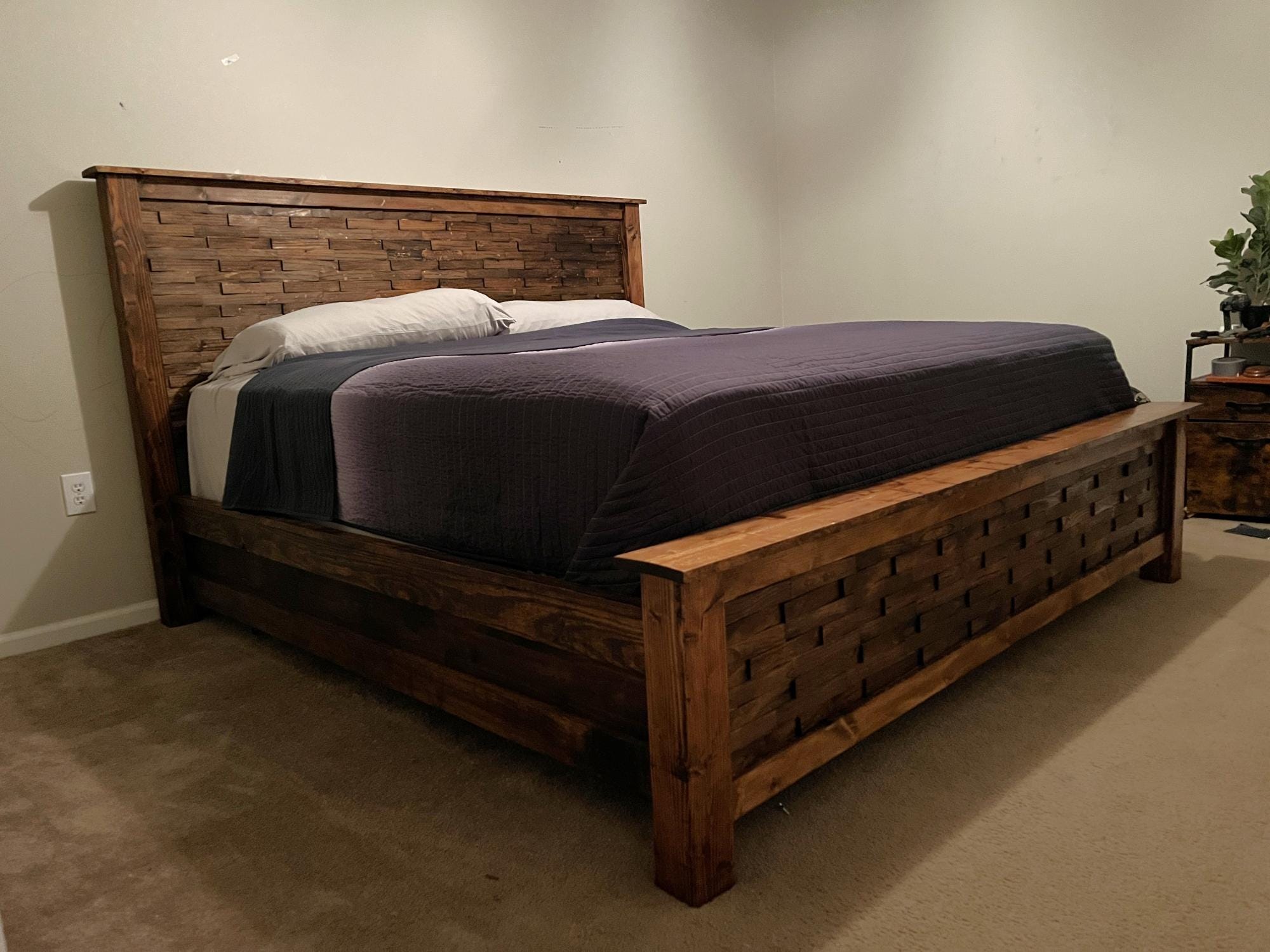 Queen size boerderij bedframe DIY-plannen: houtbewerkingsblauwdruk (pdf)