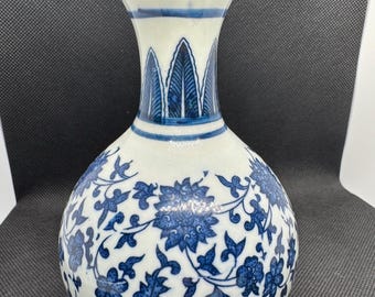 Chinese Collectable Blue and White Porcelain Pattern Small Vase