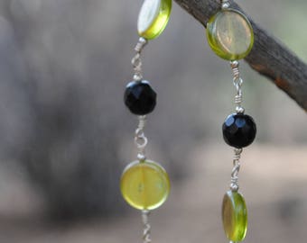 Green and black glass bead bracelet