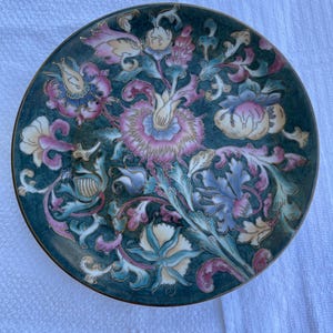 Vintage Handpainted Chinese collectible plate