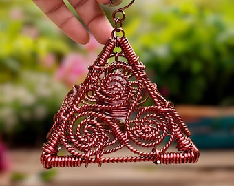 Pirámide tensora de cobre de 144 MHz / Escultura de geometría sagrada del codo real - Generador de triskelion - Adorno para enfocar la energía
