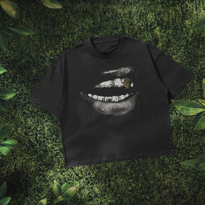 Gold Big Lips Y2k Mouth T Shirt - Grillz Black T Shirt - Unisex Y2k Shirt- Streetwear T Shirt Boxy T-shirt Big Graphic 230 GSM