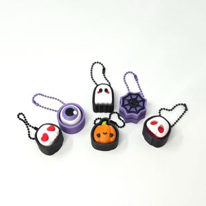Halloween Clicker Keychain Set – Ghost, Spider Web, Eyeball, Pumpkin & Skull Fidget Key Charms – Spooky Stress Relief Toy