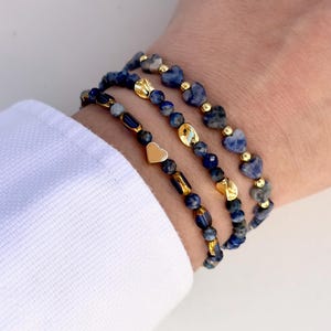 Bracelet délicat en lapis-lazuli, bracelet en lapis-lazuli avec perles en plaqué or 18 carats, bracelet personnalisé, bracelet en perles de lapis-lazuli