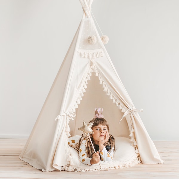 Original Kinder-Tipi-Zelt von Minicamp - Spielzelt aus natürlicher Canvas, Handgefertigten Bommeln & Extra Stangen für Stabilität!