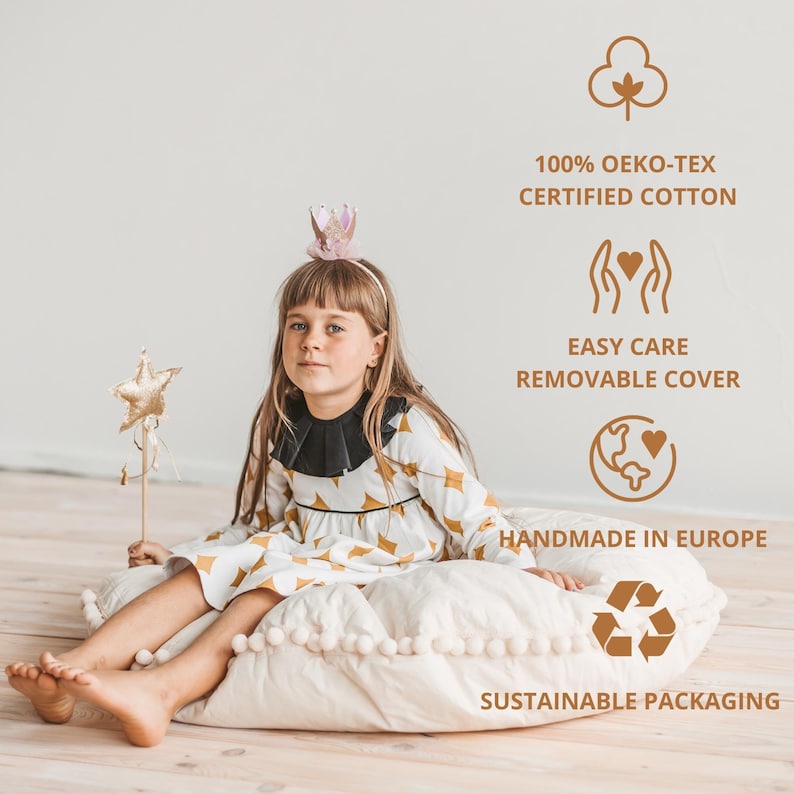 May include: A white, round, tufted cushion with a removable cover. The cushion is made of 100% Oeko-Tex certified cotton and is handmade in Europe. The packaging is sustainable.