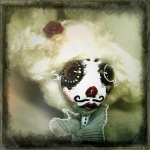 Encantada muñeca cara lámina, mini 4 x 4 8 x 8 10 x 10 12 x 12 foto gótica pared arte retrato carnaval payaso muñeca espeluznante fotografía impresión