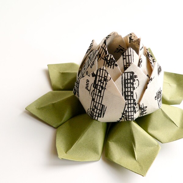 Profesor regalo - notas musicales Origami Flor de loto - flor de papel hecha a mano - música, marfil, negro, verde musgo - vacaciones decoración, regalo de la anfitriona