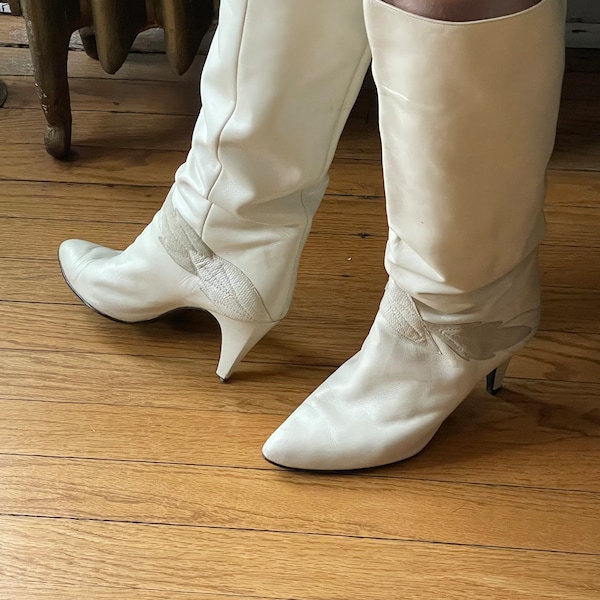 Vintage 1980s Designer Gloria Vanderbilt Women's Cowboy Boots 80's Vintage Boots White Boots Feather Cowboy Boots