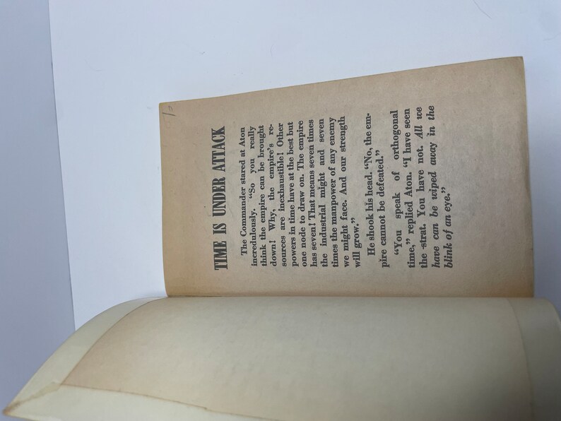 The Fall Of Chronopolis Sci Fi Daw Paperback B. J. Bayley 1974 Vintage Paperback Sci Fi 1st Printing Kelly Freas Cover Artist image 4