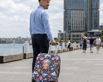 Pokrowiec na bagaż Tony Tony Chopper (oryginalny) | Fan Art z anime One Piece | Uroczy akcesorium podróżne z reniferem | Personalizowany ochraniacz na walizkę