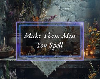 Può includere: Immagine con il testo "Make Them Miss You Spell" in una cornice blu. La scena presenta vari vasi, vasi e fiori secchi, creando un'atmosfera mistica. Lo sfondo è un muro di pietra, creando un'ambientazione rustica.
