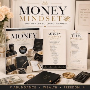 Op de afbeelding: Een verzameling tijdschriften en accessoires met het thema rijkdom en financiële groei. De afbeelding toont een tijdschrift met de titel "Money Mindset Journal" met de tekst "500+ Powerful Prompts". Andere items zijn een rekenmachine, sieraden en een stapel Amerikaanse valuta.
