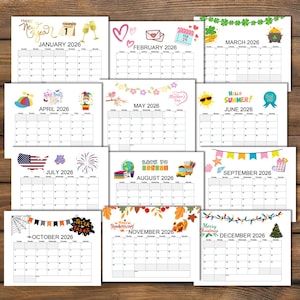 Pode incluir: Uma cole&ccedil;&atilde;o de doze calend&aacute;rios mensais para o ano de 2026, cada um com um tema sazonal diferente. Os calend&aacute;rios apresentam ilustra&ccedil;&otilde;es e texto tem&aacute;ticos de feriados, incluindo "Feliz Ano Novo", "Dia dos Namorados", "Dia de S&atilde;o Patr&iacute;cio" e "Halloween".