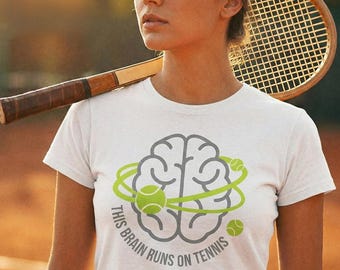 Tennis Gehirn Grafik T-Shirt, lustiges Tennisspieler Geschenk, minimalistischer Tennisliebhaber T-Shirt, einzigartiges Trainer Geschenk - Light Edition
