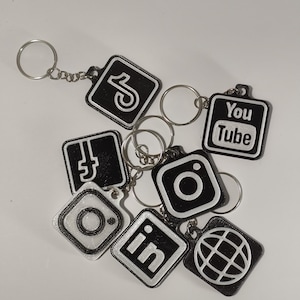 Custom NFC Social Media Keychain – Personalized 3D Printed Smart Tag | Tap to Share Link, Instagram, TikTok, Facebook | Multicolor 3.5cm