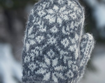 Knitting pattern - Norwegian star flower mittens  - Digital Pattern PDF - Instant Digital Download