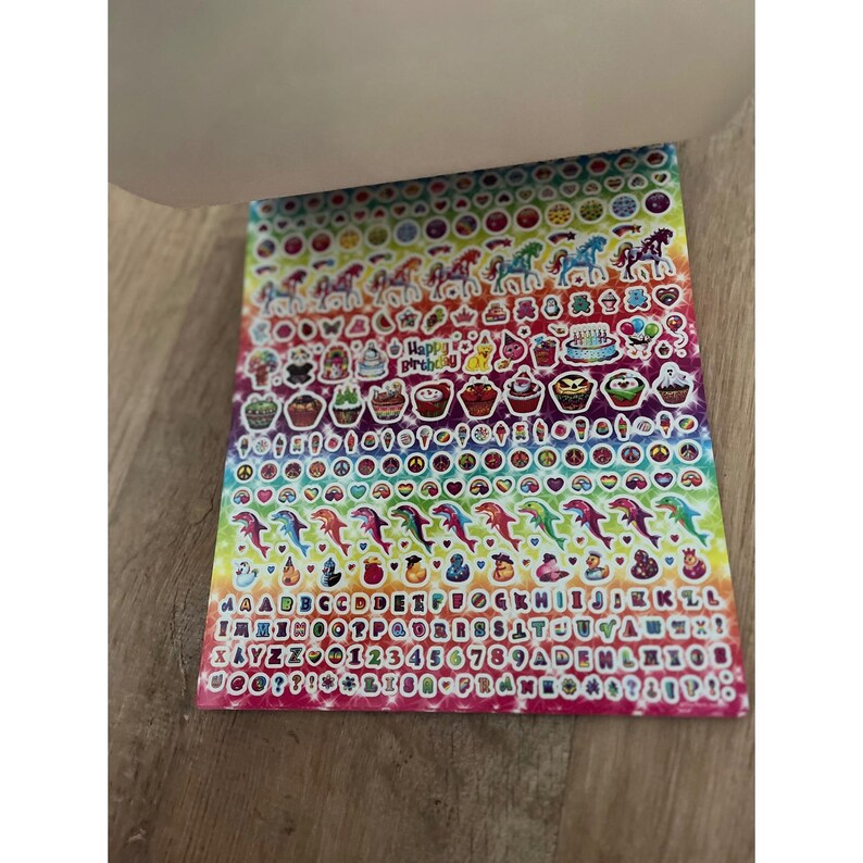 Bloc de pegatinas de Lisa Frank con más de 750 pegatinas: Escenas de juego, Delfín, Arcoíris, Estilo vintage Y2K imagen 3