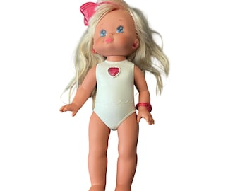 Muñeca PJ Sparkles vintage de los años 90, rubia, rosa, con lazo, corazón y pedrería. Body.