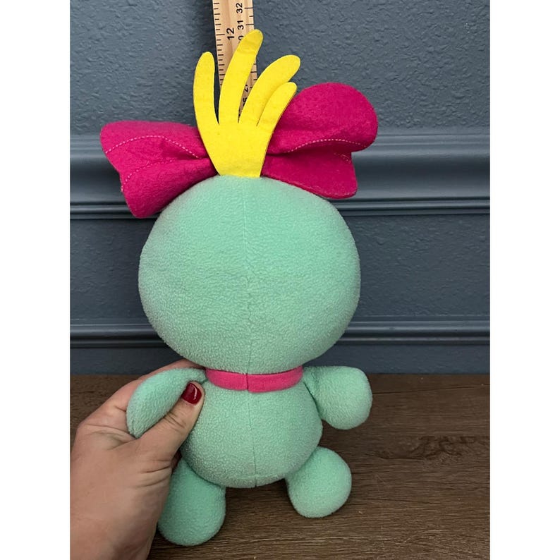 Muñeco de peluche Disney Stitch Scrump con lazo rosa, verde menta y pelo amarillo imagen 2