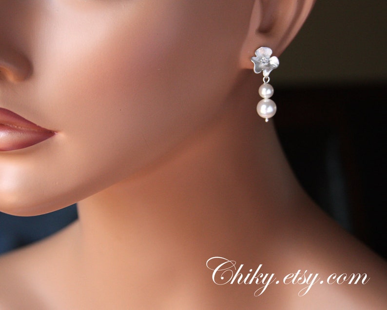 delicate simple Sterling Silver wedding bridal jewelry gift Small flower with 2 freshwater pearl earrings dainty earrings