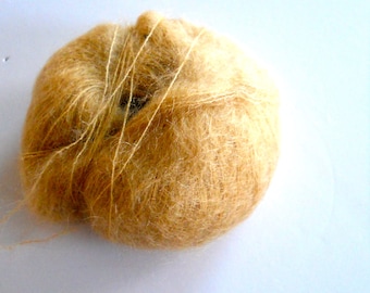 NOVELTY Y A R N. Kidsilk Haze Novelty Yarn, Goldfarbe, ein Teilstrang übrig