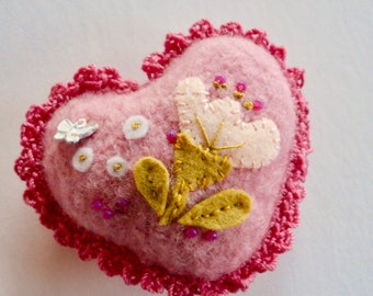 HAND-MADE Valentine Hearts. Woolly Valentines. Valentine pincushions. Hearts with sentiments. Boxed or ready to hang as decoration.