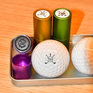 Het perfecte gepersonaliseerde golfcadeau! Aangepaste golfbalstempel met inktvulling en elegante geschenkdoos - ideaal voor golfers, vader - golfbalstempel