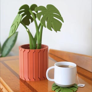 Monstera Plant Coaster Set – Magnetic Leaves, Multifunctional Plant Decor & Couch Arm End Table