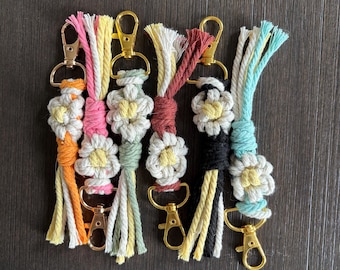 Handmade Macrame Daisy Keychain: Boho Floral Bag Charm