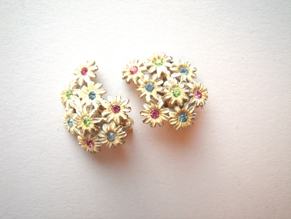 White Enamel Daisy Cluster Earrings, Clip On, Pas… - image 6