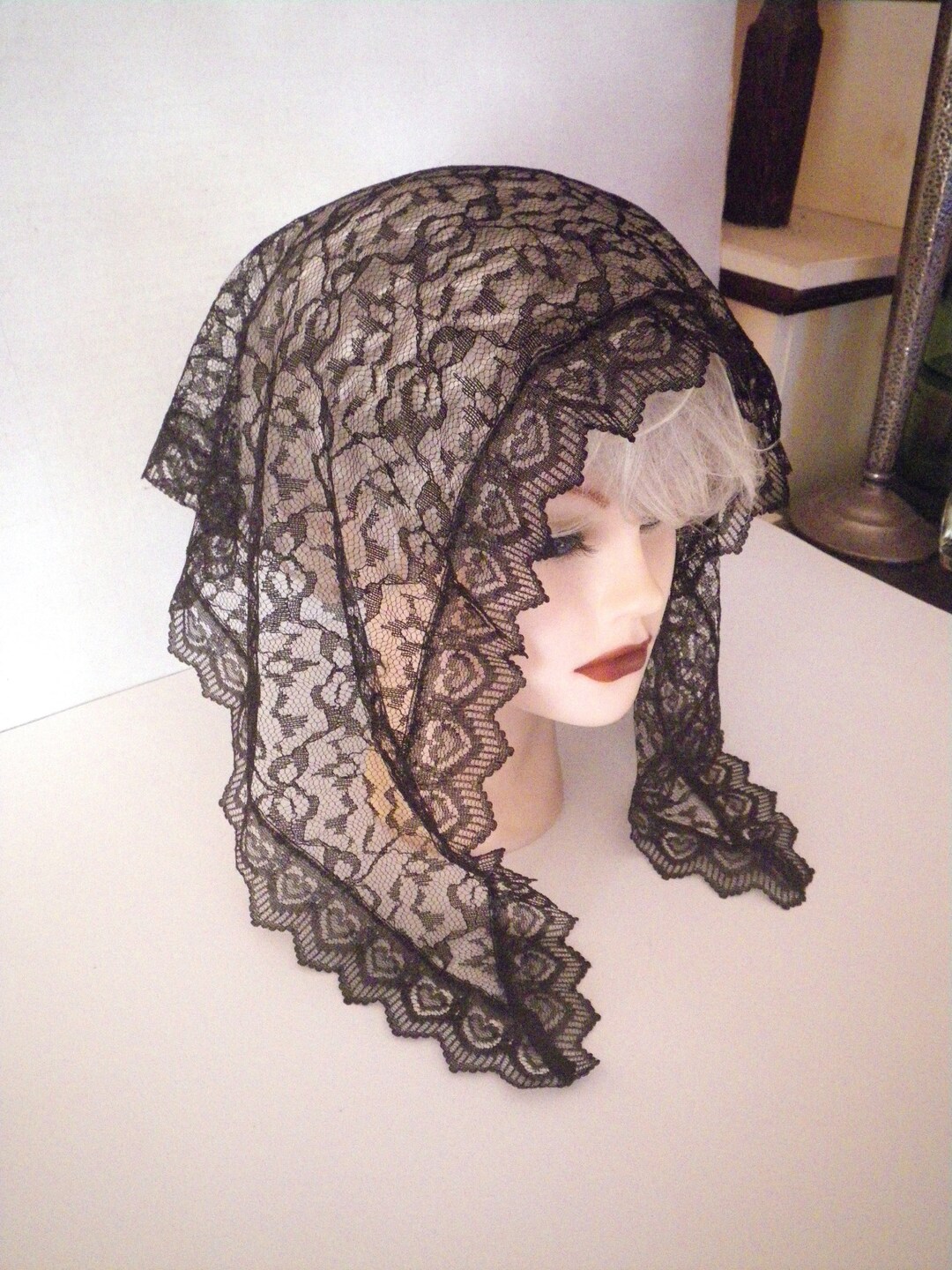 Triangle Lace Scarf For Women - Lightweight Tulle Mantilla Veil Headscarf Fashion Accessory