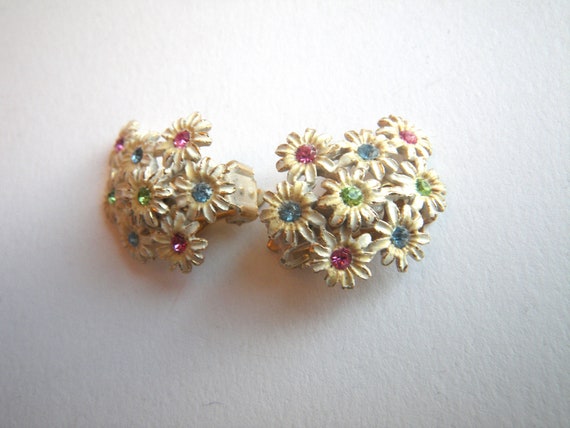 White Enamel Daisy Cluster Earrings, Clip On, Pas… - image 4