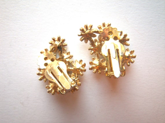 White Enamel Daisy Cluster Earrings, Clip On, Pas… - image 3