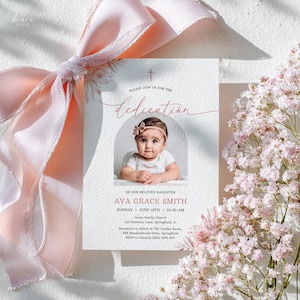 Modelo de convite de dedicação para menina boho floral rosa, design simples e elegante com foto - 001DDG