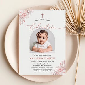 Boho Floral Pink Girl Dedikation Einladungskarte Vorlage, einfaches und elegantes Design mit Foto - 001DDG