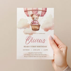Invitación de primer cumpleaños de Beary: Osito rosa para niña - KBD43 imagen 2