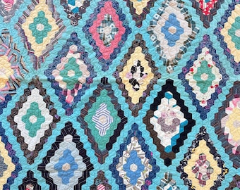 Colcha hexagonal vintage con diseño de campo de diamantes, década de 1940, 80" x 66"