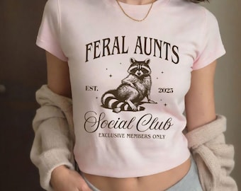 Club sociale delle zie selvagge fondato nel 2025 in PNG, zia procione divertente, annuncio di gravidanza, club delle zie fantastiche, regalo per zia, simpatico regalo di famiglia