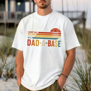 Guardo todos mis chistes de papá en una base de datos PNG, arte retro del Día del Padre, regalo divertido para papás de informática y bases de datos PNG / archivo digital