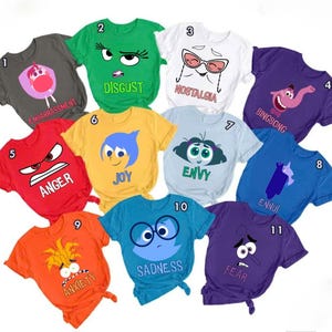 Puede incluir: Una colección de once camisetas coloridas, cada una con un diseño de personaje y una emoción diferente de la película animada. Las camisetas son de varios colores, incluyendo gris, verde, blanco, morado, rojo, amarillo, azul y naranja. Cada camiseta tiene un gráfico y texto únicos.