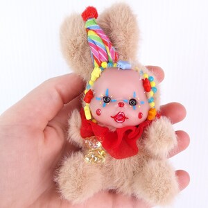 Baby Clown Kaninchen Plüsch Stofftier Puppe Schlüsselring Creepy Weird Cute Handmade in Australia