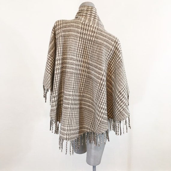 Vintage 70s Gray Beige Wool Plaid Cape with Attac… - image 6