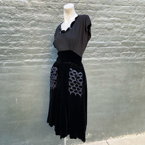 Vintage 50s Black Velvet and Crepe Dress with Blu… - image 2