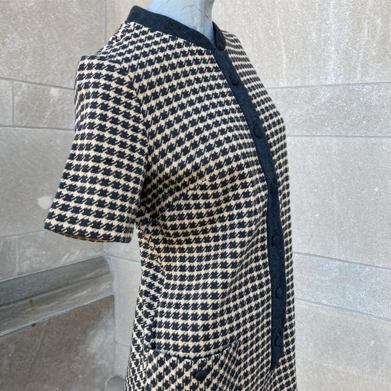 Vintage 60s Charcoal Gray and Yellow Plaid Shift … - image 4